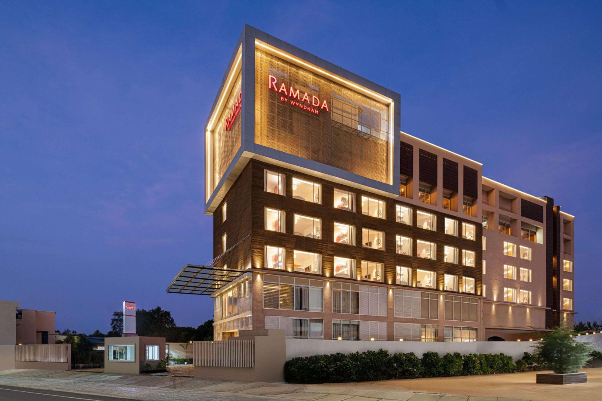 Ramada By Wyndham Gorakhpur Gorakhnath Mandir Road Hotel Екстериор снимка