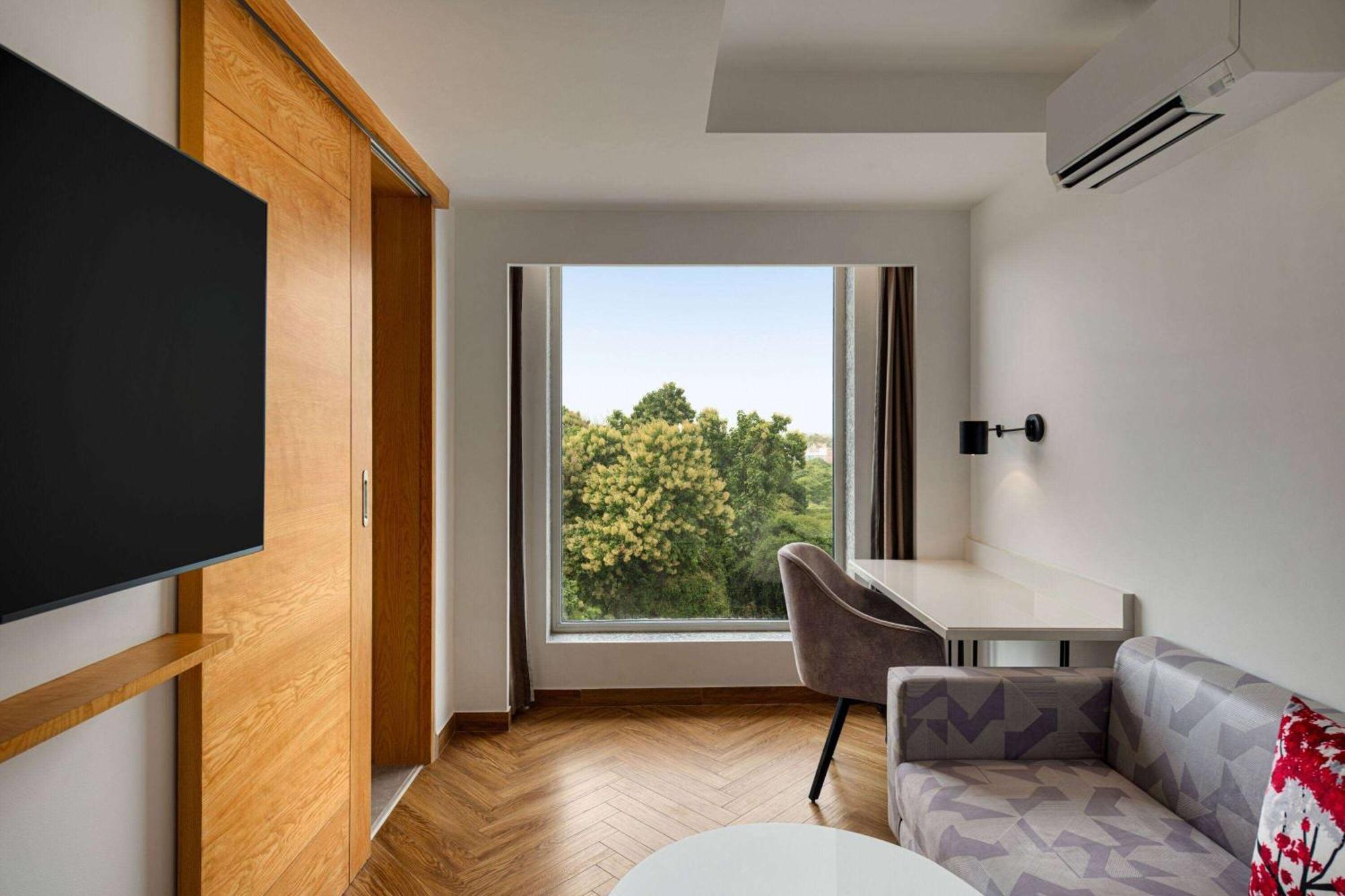 Ramada By Wyndham Gorakhpur Gorakhnath Mandir Road Hotel Екстериор снимка